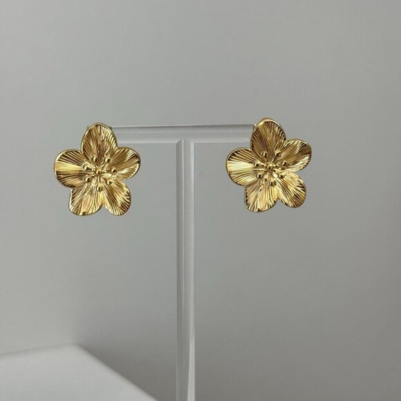 American Vintage Jewelry - SKU:0291 Delicate golden flowers earrings material stainless steel 18k+ gift box